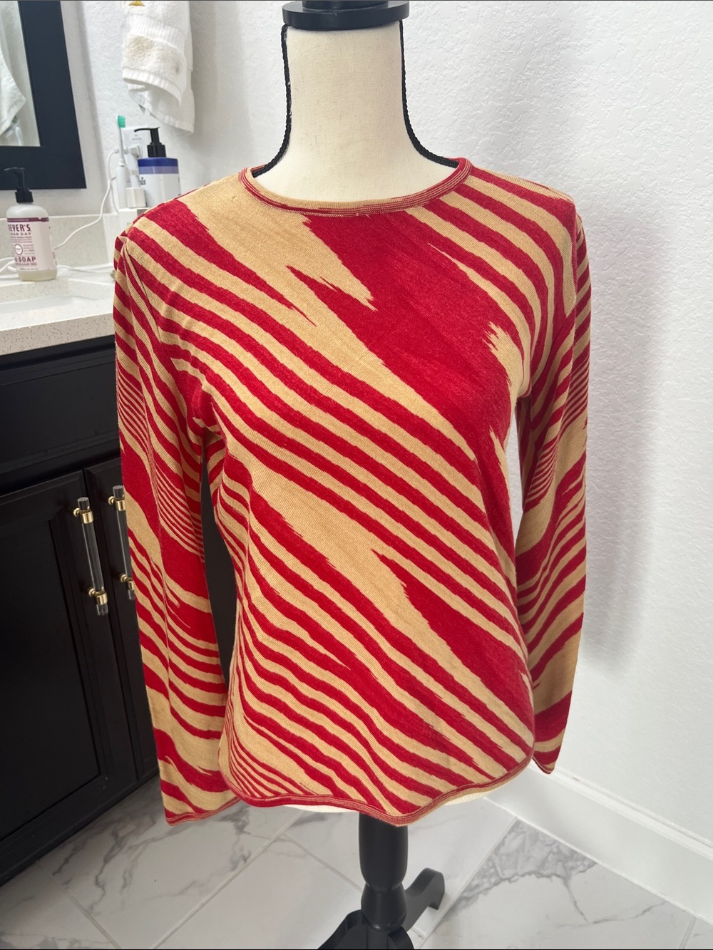 Missoni made in Italy Red and Tan Striped Lightweight Crewneck Sweater